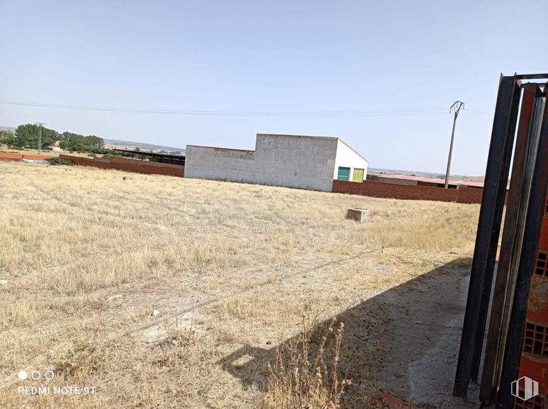 Land for sale at Calle Iglesia, Aldeanueva de Santa Cruz, Ávila, 05197 with sky, land lot, landscape, plain, horizon, grassland, tints and shades, grass, rectangle and agriculture around