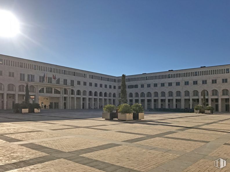 Retail for sale & for rent at Plaza Nueva, 13, Noblejas, Toledo, 45350 with building, sky, road surface, landscape, facade, city, landmark, urban design, window and column around