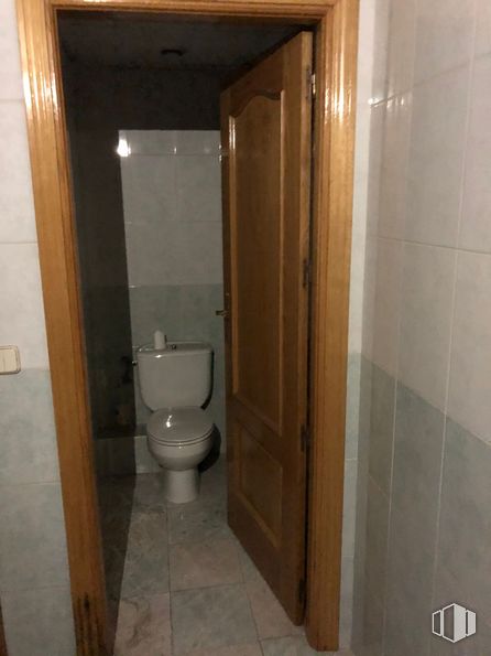 Local en venta en Calle Argentina, 13, Leganés, Madrid, 28914 con inodoro, puerta, asiento de inodoro, accesorio de plomería, propiedad, baño, accesorio, madera, edificio y arquitectura alrededor