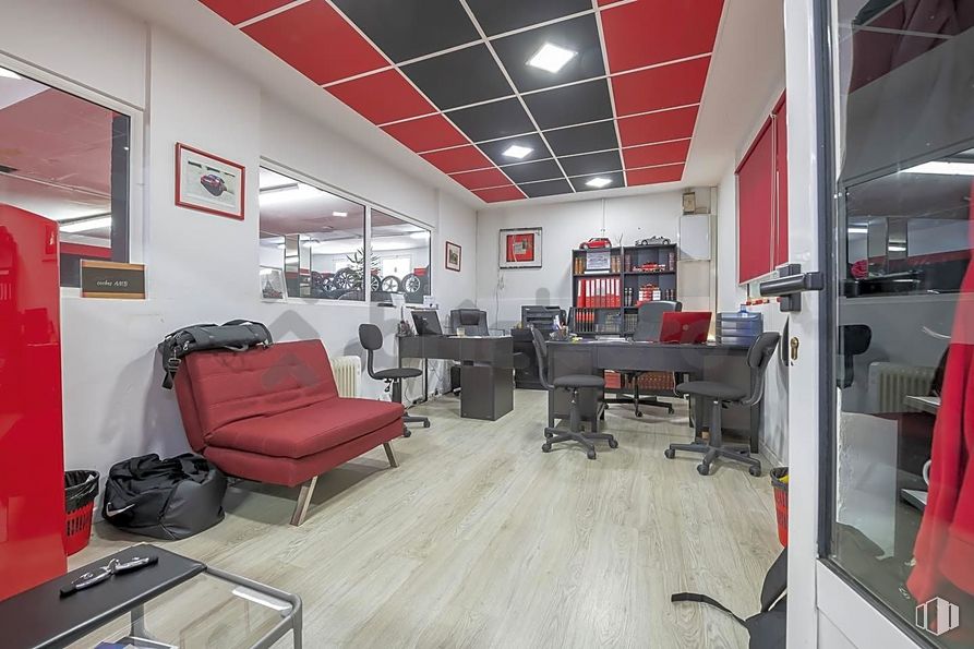 Retail for sale at Calle López Mezquía, 9, Carabanchel, Madrid, 28019 with bag, loveseat, couch, chair, fixture, interior design, automotive design, floor, flooring and ceiling around