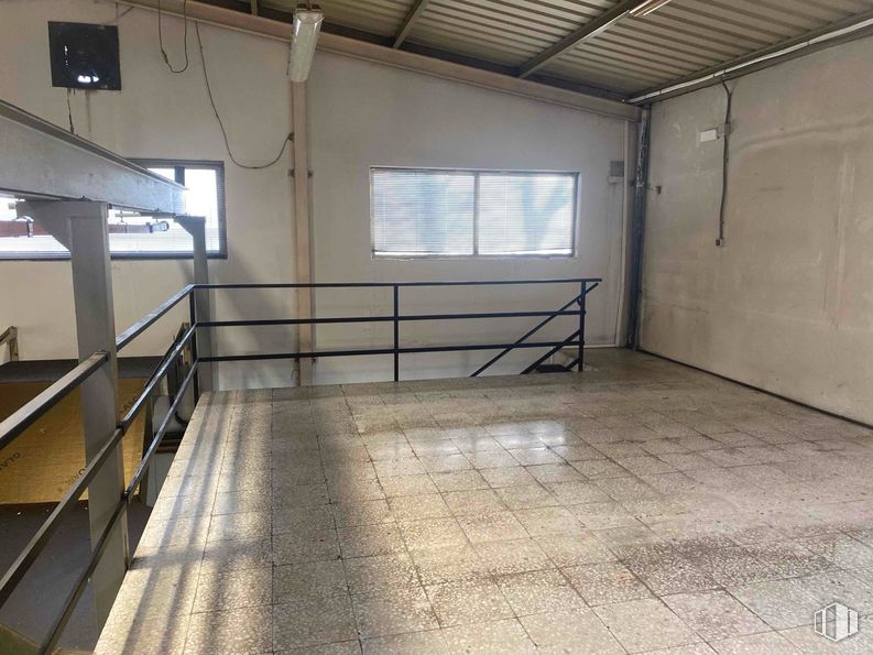 Industrial for rent at Zona industrial, Torrejón de Ardoz, Madrid, 28850 with window, window blind, flooring, floor, ceiling, hall, building material, daylighting, basement and plaster around