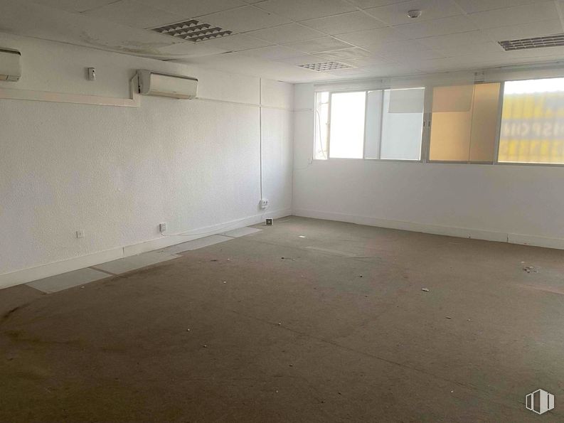 Industrial for rent at Zona industrial, Torrejón de Ardoz, Madrid, 28850 with flooring, floor, ceiling, interior design, composite material, hall, tile flooring, transparency, daylighting and building material around