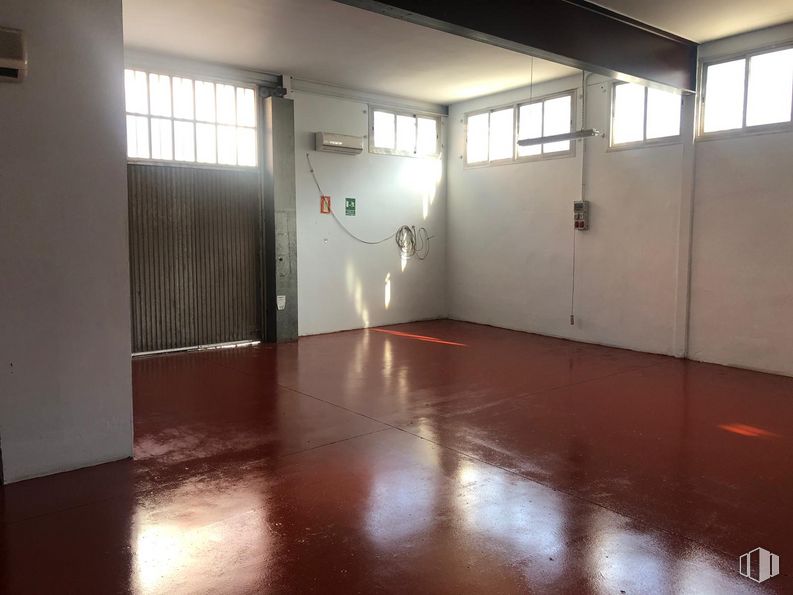 Nave en alquiler en Calle Valle de Tobalina, 52, Villaverde, Madrid, 28021 con ventana, accesorio, madera, interiorismo, hall, suelo, suelos, pared, propiedad material y madera dura alrededor