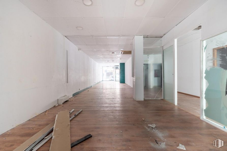 Retail for sale & for rent at Calle Emilio Ferrari, Ciudad Lineal, Madrid, 28017 with wood, fixture, hall, flooring, floor, hardwood, art, laminate flooring, ceiling and space around