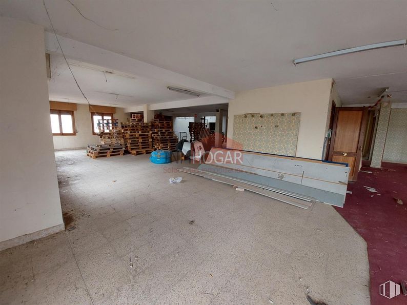 Retail for sale at Zona centro, Arévalo, Ávila, 05200 with wood, building, floor, flooring, fixture, wall, hall, ceiling, house and hardwood around