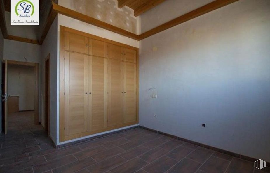 Retail for sale at Zona polígono, Cantalejo, Segovia, 40320 with wardrobe, cupboard, wood, fixture, flooring, floor, wood stain, door, hall and hardwood around