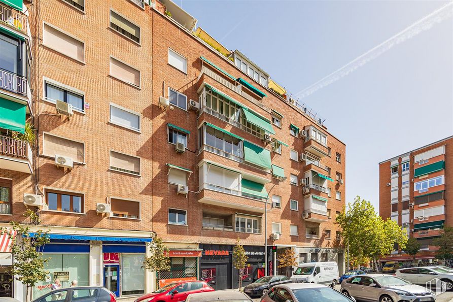 Local en venta en Calle Ramos Carrión, Chamartín, Madrid, 28002 con coche, edificio, rueda, vehículo terrestre, neumático, cielo, ventana, vehículo, condominio y diseño urbano alrededor