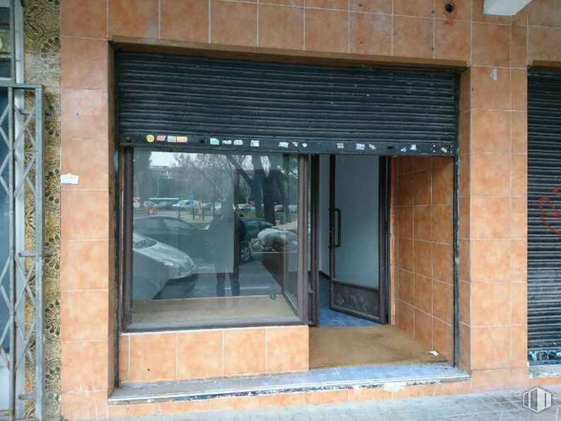 Local en venta en Calle Montecarlo, 1, Móstoles, Madrid, 28936 con espejo, propiedad, edificio, ventana, accesorio, arquitectura, madera, exterior automotriz, puerta del vehículo y puerta alrededor