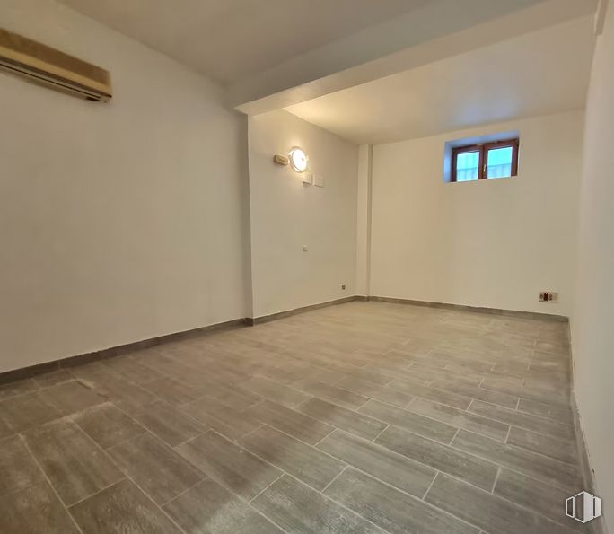 Local en venta en Calle Boltaña, San Blas - Canillejas, Madrid, 28022 con ventana, lámpara, propiedad, accesorio, madera, interiorismo, suelo, suelos, hall y pintura alrededor