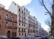 Office for rent at Calle Romero Robledo, 19, Moncloa - Aravaca, Madrid, 28008 with building, car, land vehicle, sky, tire, wheel, cloud, window, vehicle and infrastructure around