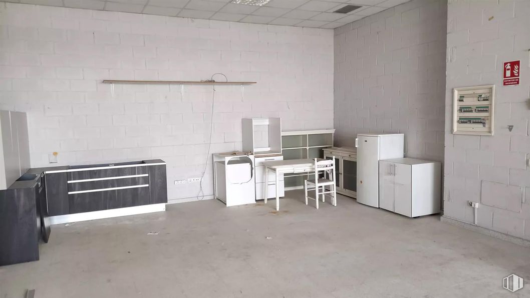 Industrial for rent at Calle Cabo de la Nao, 16, Arganda del Rey, Madrid, 28500 with chair, desk, filing cabinet, flooring, floor, cabinetry, ceiling, grey, tile and cupboard around