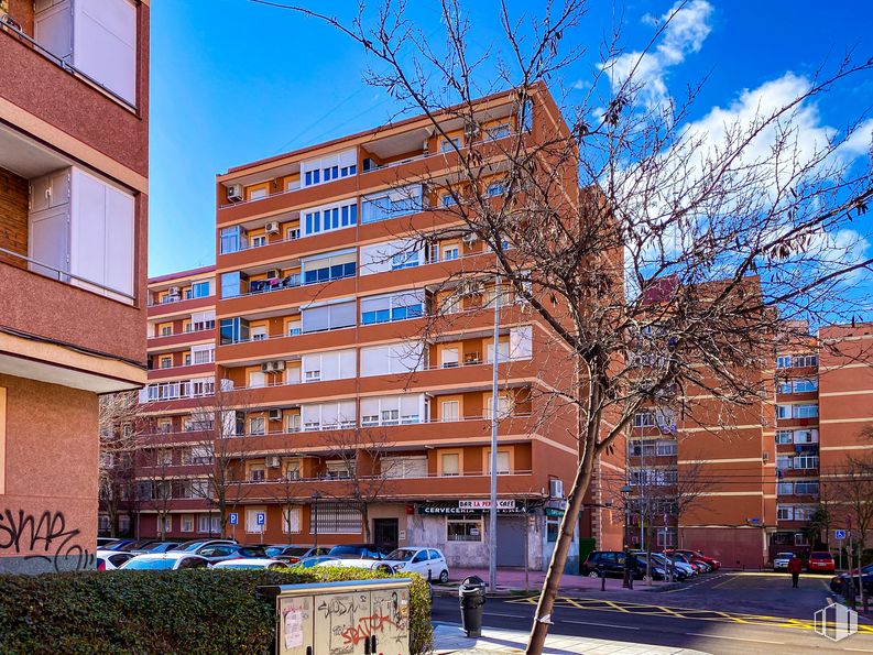 Local en alquiler en Calle Palmas, 59, Móstoles, Madrid, 28938 con edificio, ventana, cielo, durante el día, rueda, bloque de pisos, diseño urbano, arquitectura, condominio y nube alrededor