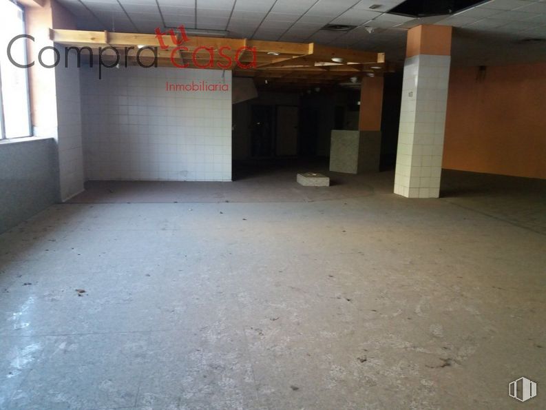 Retail for sale & for rent at Avenida Obispo Quesada, Segovia, 40006 with flooring, floor, asphalt, hall, parking, road, gas, city, road surface and ceiling around