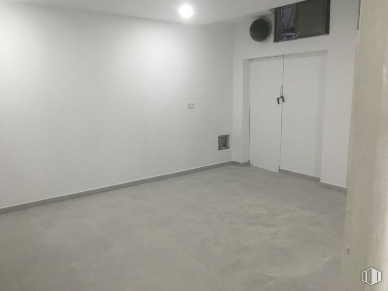 Local en alquiler y venta en Calle Ballesta, 26, Centro, Madrid, 28004 con puerta, accesorio, edificio, suelo, suelos, madera, hall, techo, escayola y madera dura alrededor