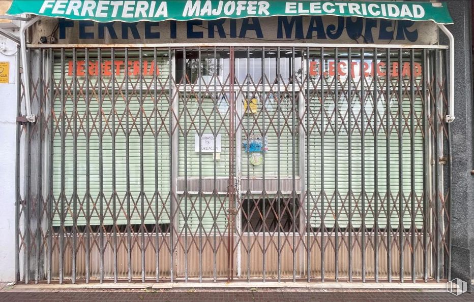 Local en venta en Paseo Alameda, Alcalá de Henares, Madrid, 28804 con producto, pared, gas, tecnología, fachada, fuente, metal, madera, puerta y cableado eléctrico alrededor