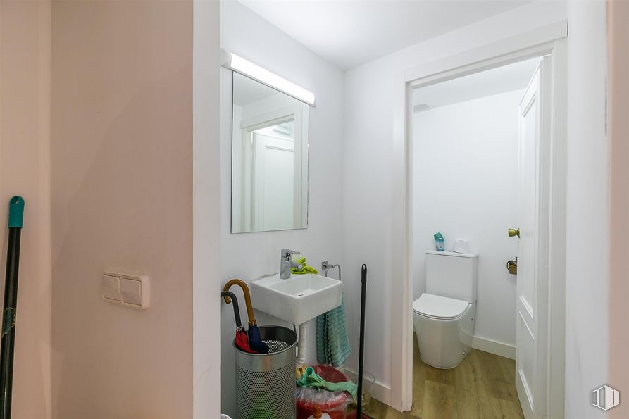 Retail for sale at Calle Méjico, Coslada, Madrid, 28820 with toilet, sink, interior design, wall, flooring, floor, ceiling, plumbing fixture, room and home around