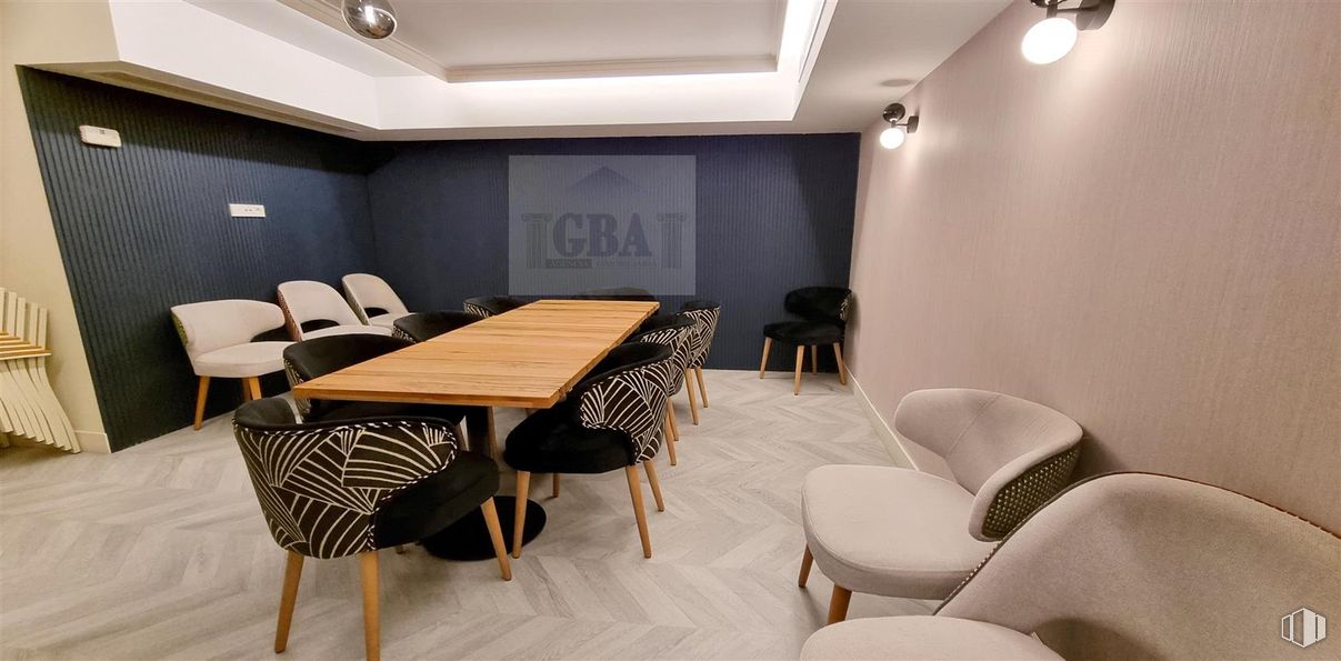 Local en alquiler en Calle Infante Don Luis, Boadilla del Monte, Madrid, 28660 con silla, mesa, mesa de cocina y comedor, mueble, propiedad, arquitectura, interiorismo, suelo, inmobiliario y suelos alrededor