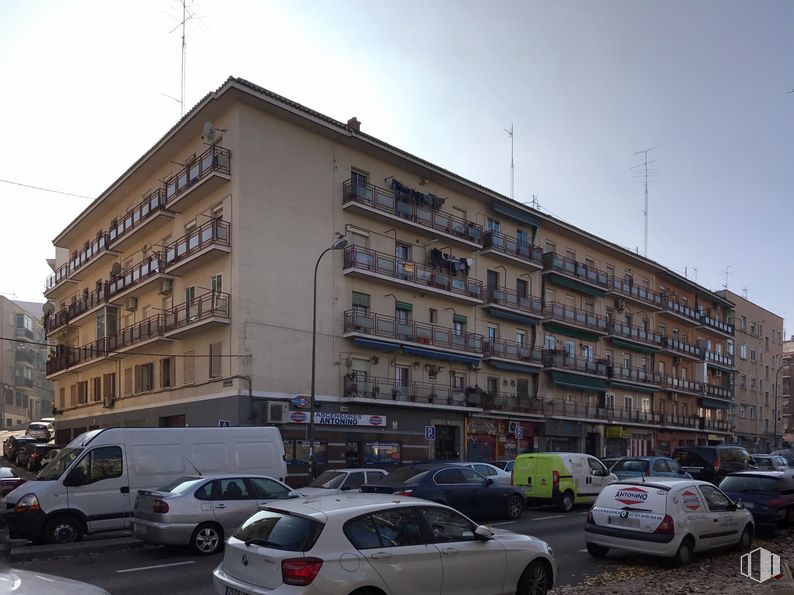 Local en alquiler en Calle Sepúlveda, 121, La Latina, Madrid, 28011 con coche, edificio, camioneta, rueda, neumático, vehículo terrestre, cielo, propiedad, vehículo y ventana alrededor