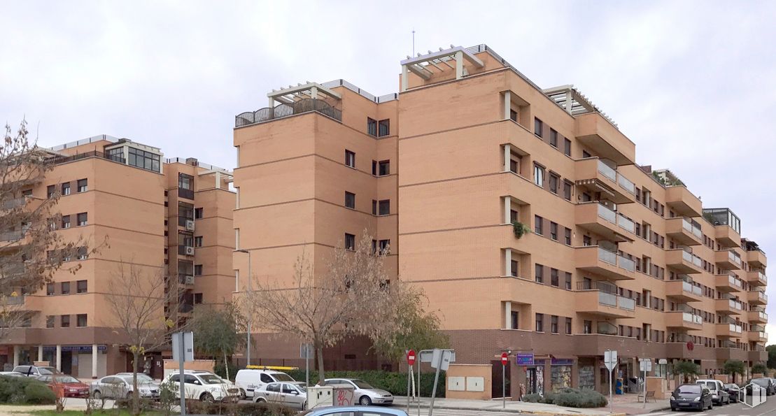 Local en venta en Paseo de Capa Negra, 6, Rivas-Vaciamadrid, Madrid, 28529 con edificio, nube, cielo, coche, ventana, planta, vehículo, rueda, árbol y luz de la calle alrededor