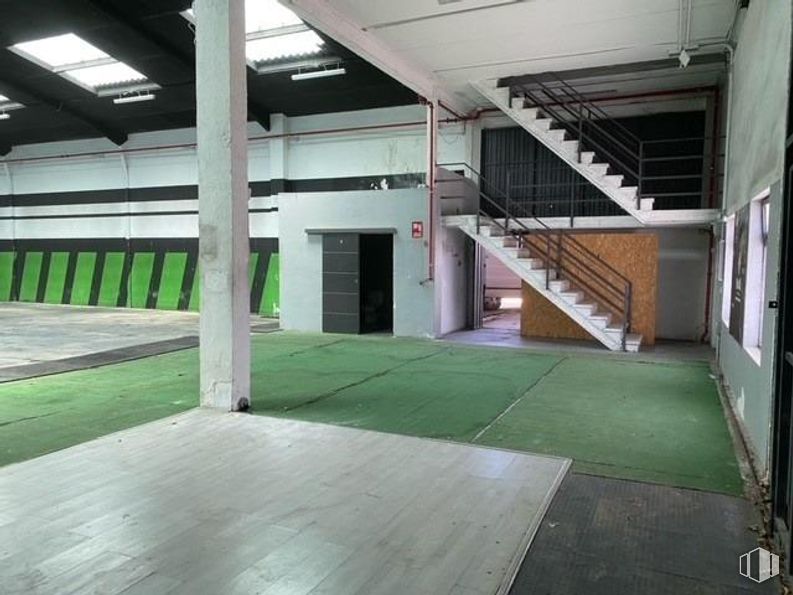 Industrial for sale at Calle Torneros, Getafe, Madrid, 28906 with flooring, floor, ceiling, hall, sports venue, beam, design, building material and daylighting around