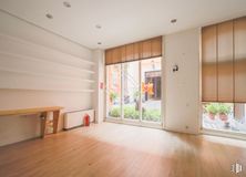 Office for rent at Zona Ópera , Centro, Madrid, 28013 with window blind, window, building, fixture, wood, plant, interior design, house, living room and flooring around