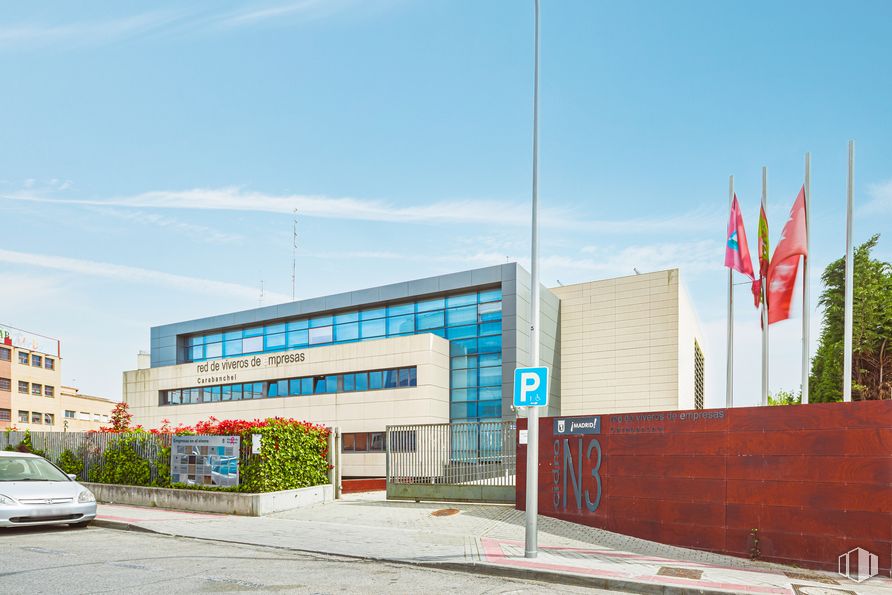 Oficina en alquiler en Calle Cidro, 3, Carabanchel, Madrid, 28044 con coche, edificio, bandera, cielo, nube, vehículo, asfalto, diseño urbano, planta y ventana alrededor