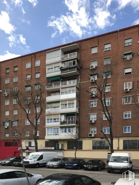 Local en venta en Calle Pan y Toros, 33, Villaverde, Madrid, 28041 con camioneta, edificio, coche, nube, rueda, cielo, vehículo terrestre, día, ventana y propiedad alrededor