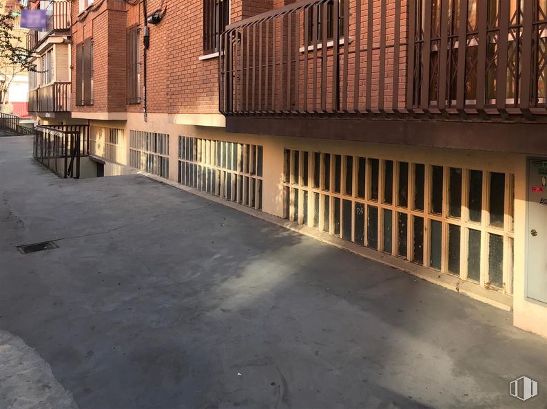 Local en alquiler en Avenida de Abrantes, Carabanchel, Madrid, 28025 con ventana, edificio, madera, superficie de la carretera, suelos, tintes y matices, material compuesto, asfalto, fachada y albañilería alrededor