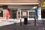 Retail for rent at Calle Ingeniero Mariño, 46, Guadalajara, 19001 with building, waste container, road surface, door, fixture, window, asphalt, public space, shade and brick around