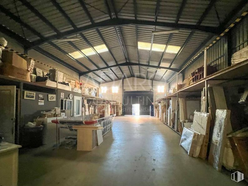 Industrial for sale at Zona industrial, Torrejón de Ardoz, Madrid, 28850 with light fixture, lighting, wood, ceiling, shelving, plywood, shelf, building material, hardwood and warehouse around