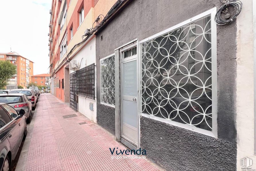 Local en alquiler y venta en Calle Soria, Móstoles, Madrid, 28934 con coche, edificio, neumático, rueda, ventana, superficie de la carretera, vehículo, matrícula del vehículo, iluminación del automóvil y madera alrededor