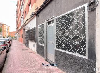 Local en alquiler y venta en Calle Soria, Móstoles, Madrid, 28934 con coche, edificio, neumático, rueda, ventana, superficie de la carretera, vehículo, matrícula del vehículo, iluminación del automóvil y madera alrededor