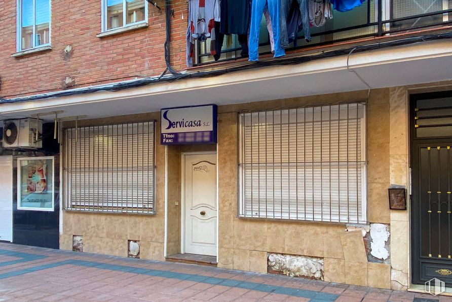 Local en venta en Calle Doctor Barraquer, 21, Getafe, Madrid, 28903 con persiana de la ventana, puerta, ventana, propiedad, edificio, azul, accesorio, madera, albañilería y ladrillo alrededor