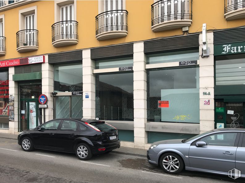 Local en alquiler y venta en Calle Abastos, 94, Aranjuez, Madrid, 28300 con rueda, coche, neumático, edificio, luz de estacionamiento automotriz, vehículo terrestre, vehículo, ventana, iluminación automotriz y neumático automotriz alrededor