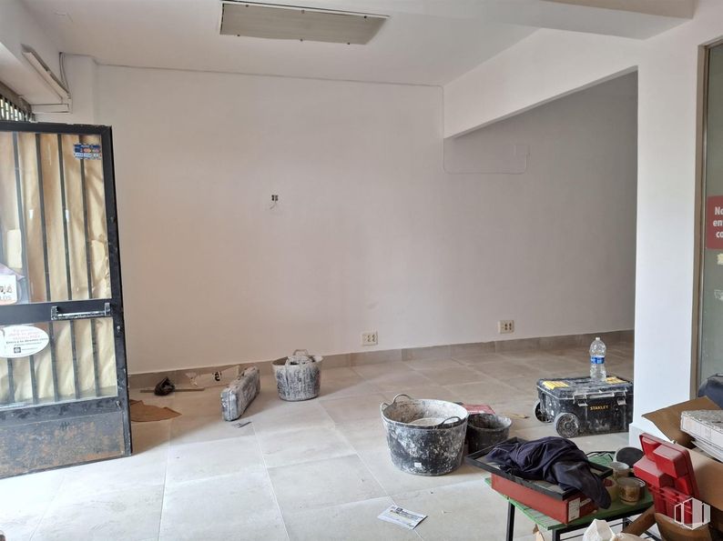 Retail for sale at Avenida Juan de la Cierva, 5, Getafe, Madrid, 28901 with wall, flooring, floor, wood, ceiling, interior design, room, paint, plaster and hardwood around