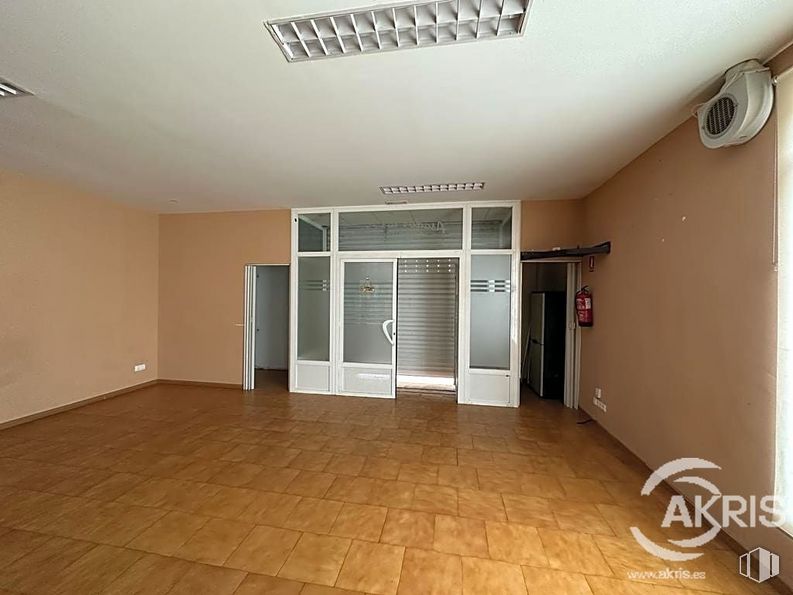 Local en venta en Zona centro, Argés, Toledo, 45122 con propiedad, accesorio, puerta, diseño de interiores, madera, pavimento, piso, bienes inmuebles, pasillo y techo alrededor