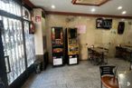 Retail for sale at Puente de Vallecas, Puente de Vallecas, Madrid, 28053 with chair, table, interior design, wood, floor, flooring, real estate, houseplant, picture frame and ceiling around