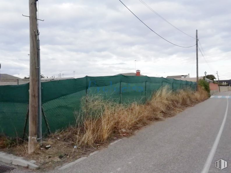 Land for sale at Zona Centro, El Viso de San Juan, Toledo, 45215 with cloud, sky, land lot, asphalt, road surface, plant, slope, electricity, overhead power line and grass around