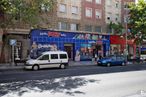 Retail for rent at Calle Alcalá, 334, Ciudad Lineal, Madrid, 28027 with car, van, building, window, wheel, automotive parking light, land vehicle, tire, vehicle and motor vehicle around