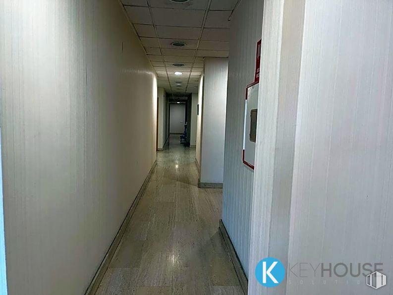 Oficina en alquiler y venta en Zona empresarial, Coslada, Madrid, 28820 con accesorio, edificio, suelos, puerta, material compuesto, hall, techo, madera, aluminio y habitación alrededor