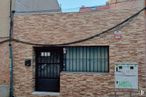 Land for sale at Calle Eugenio Zubía, Puente de Vallecas, Madrid, 28038 with wall, brickwork, brick, door, composite material, iron, metal, building material, concrete and wire around