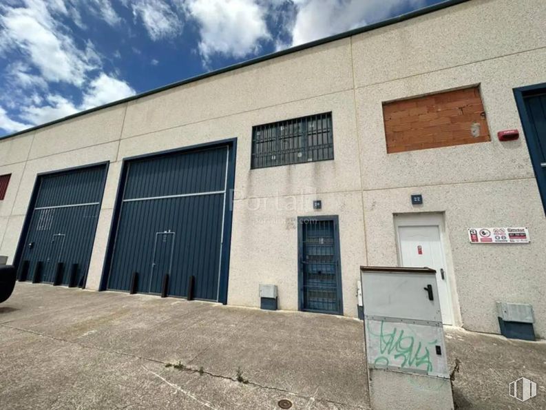 Industrial for sale at Polígono industrial El Viso de San Juan, El Viso de San Juan, Toledo, 45215 with window, door, cloud, sky, fixture, wood, facade, asphalt, commercial building and roof around