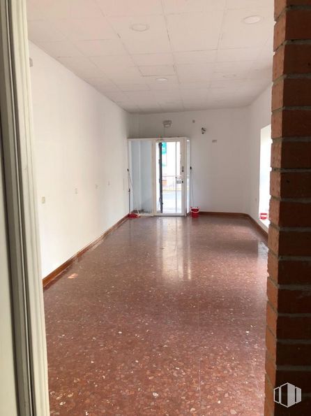 Local en alquiler en Calle Vilches, Campo Real, Madrid, 28510 con accesorio, madera, pasillo, suelo, piso, pintura, techo, edificio, casa y madera alrededor