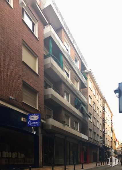 Retail for rent at Calle Sol, 22, Talavera de la Reina, Toledo, 45600 with window, building, property, sky, urban design, condominium, tower block, neighbourhood, commercial building and real estate around