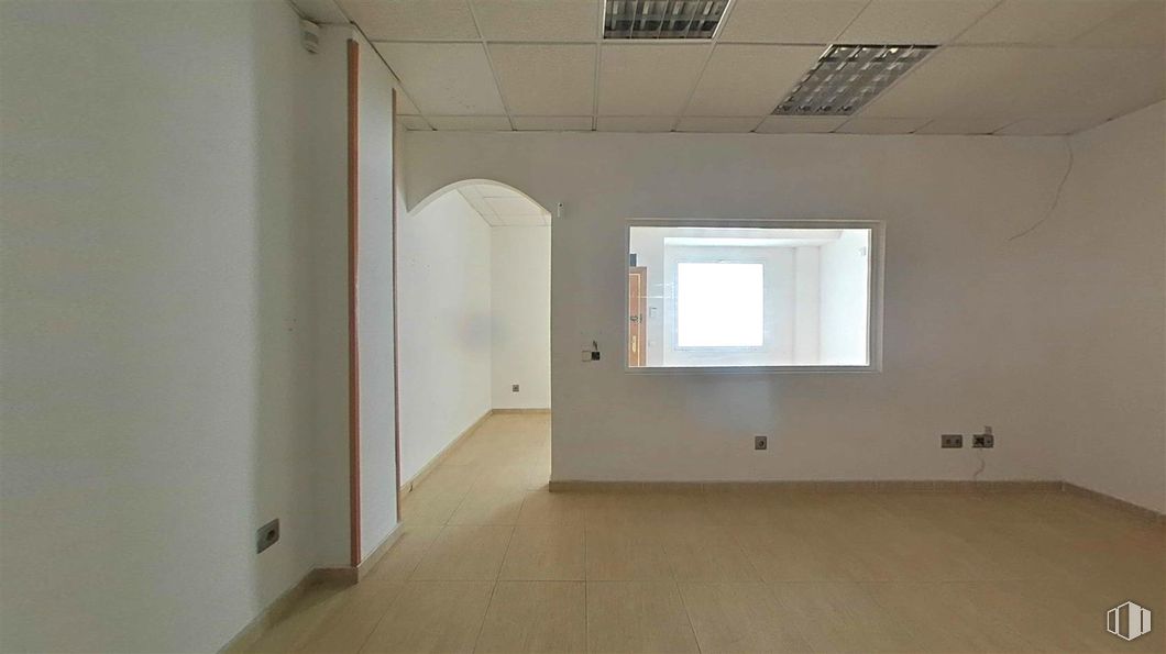 Local en venta en Calle Campo, Villaviciosa de Odón, Madrid, 28670 con lámpara, ventana, suelos, suelo, techo, interiorismo, suelo de baldosas, apartamento, suelos de madera y vidrio alrededor