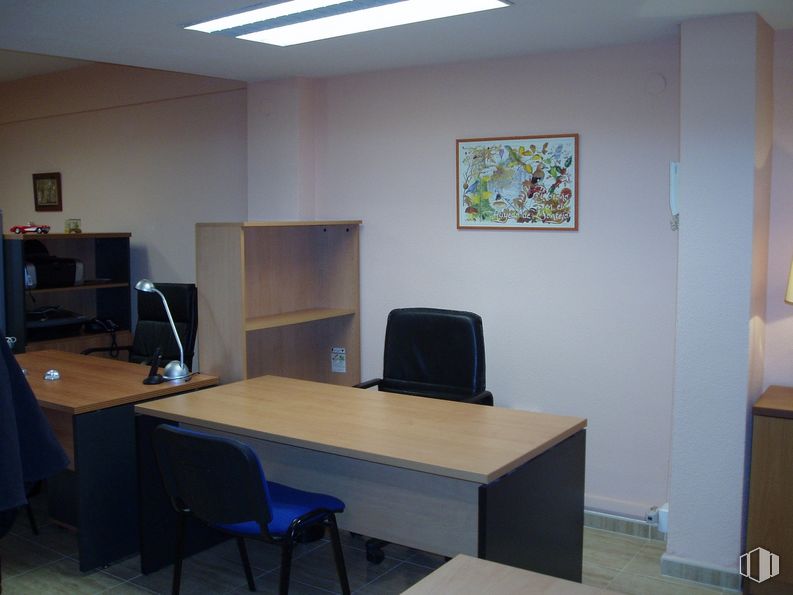 Office for rent at Calle Antonio López, 61, Carabanchel, Madrid, 28019 with chair, picture frame, table, bookcase, computer monitor, property, furniture, building, interior design, wood, desk, paint and computer desk around