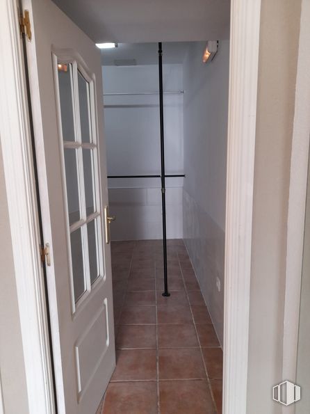 Local en alquiler en Avenida Lisboa, 8, Alcorcón, Madrid, 28924 con propiedad, accesorio, madera, puerta, suelo, pared, suelos, exterior del automóvil, madera dura y casa alrededor