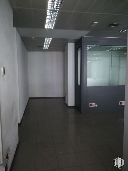 Local en venta en Plaza Salvador, 8, Leganés, Madrid, 28911 con propiedad, edificio, accesorio, diseño de interiores, suelo, piso, techo, material compuesto, vidrio y habitación alrededor