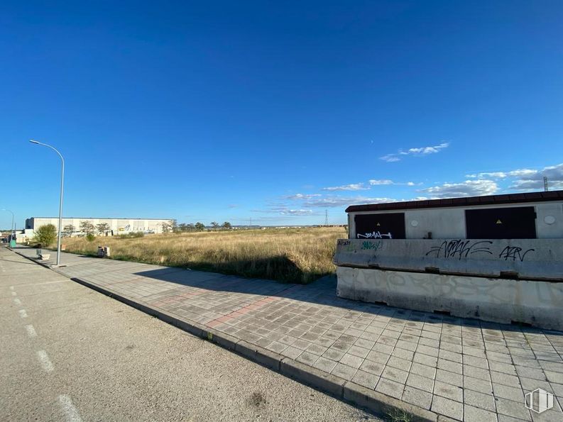 Suelo en venta en Calle José Luis Gómez Pallares, 6, Cubas de la Sagra, Madrid, 28978 con edificio, luz de la calle, cielo, nube, planta, asfalto, superficie de la carretera, lote de terreno, hierba y paisaje alrededor