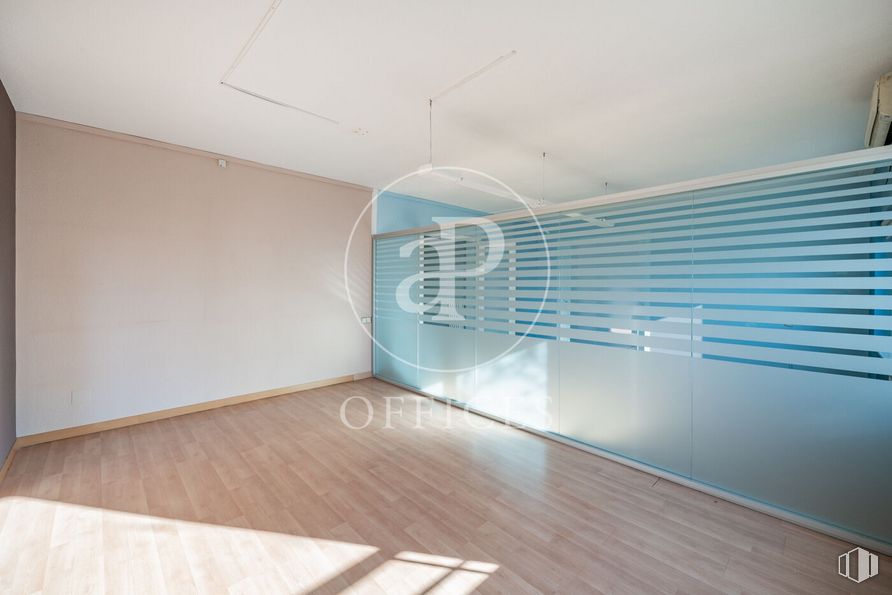 Oficina en alquiler en Paseo Castellana, Chamartín, Madrid, 28046 con persiana de la ventana, edificio, escaleras, interiorismo, madera, suelos, suelo, casa, madera dura y hall alrededor